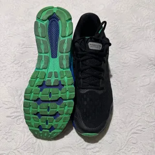 Zapatillas Under Armour Negras y Verdes