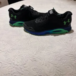 Zapatillas Under Armour Negras y Verdes