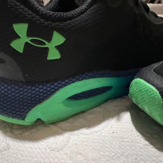 Zapatillas Under Armour Negras y Verdes