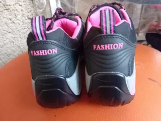 Zapatos deportivos niña negros y rosas