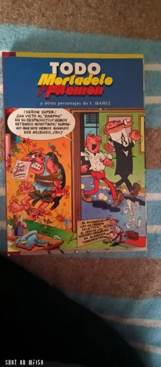 Dos tebeos tapa dura uno de ellos