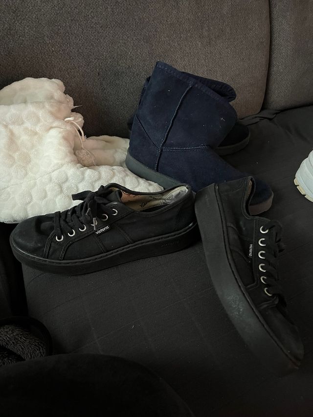 Botas y zapatillas Victoria talla 38