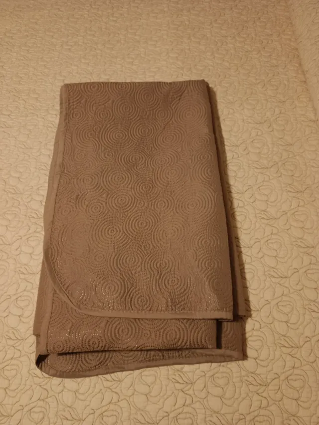 Copriletto matrimoniale di leggera imbottitura