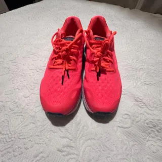 Zapatillas Under Armour rosas/rojas