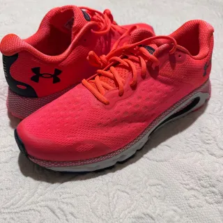 Zapatillas Under Armour rosas/rojas
