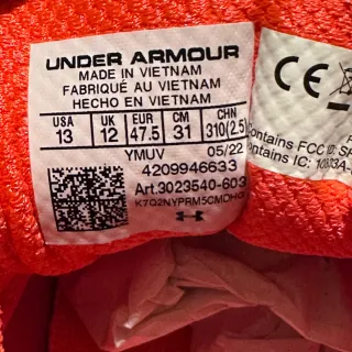 Zapatillas Under Armour rosas/rojas