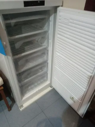 Frigorífico con congelador blanco