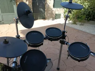 Batería Electrónica Alesis Command Mesh Kit