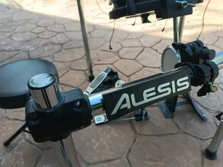 Batería Electrónica Alesis Command Mesh Kit