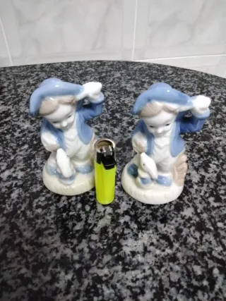 Figuras de porcelana niño y conejo