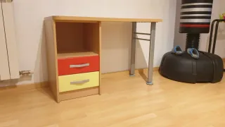 Escritorio infantil con cajones