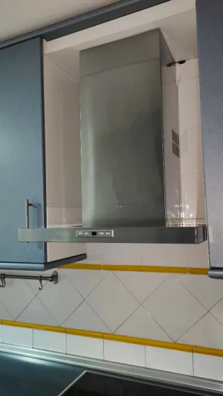 Muebles de cocina madera, cristal y metal