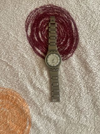 Reloj Swatch Plata y Blanco