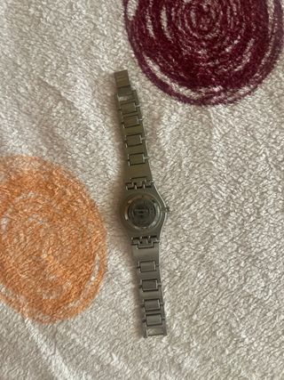 Reloj Swatch Plata y Blanco