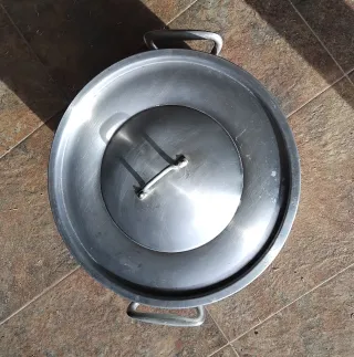 Olla grande de aluminio con tapa