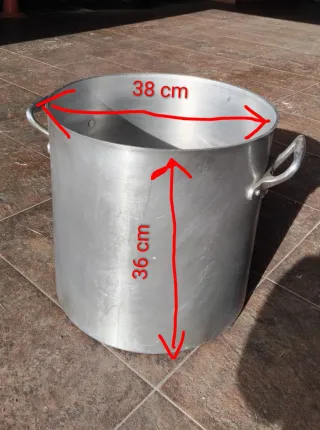 Olla grande de aluminio con tapa