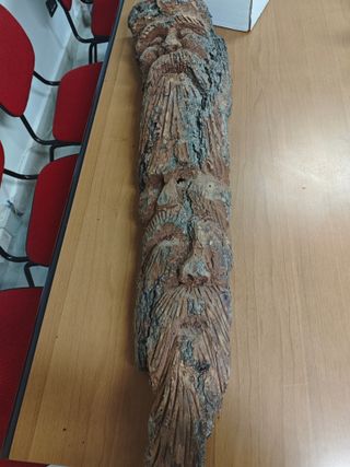 Scultura in corteccia d'albero