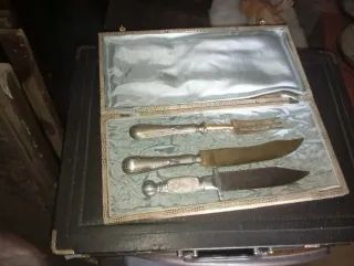 Cubertería antigua con estuche