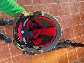 Patinete Ducati Pro III Evo Turn Signal con casco