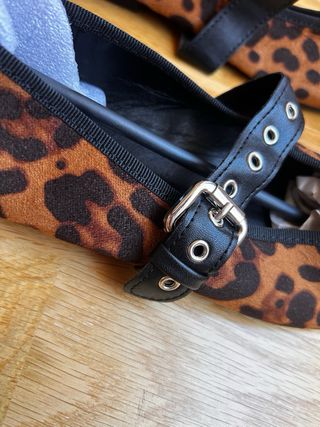 Bailarinas animal print con cremallera