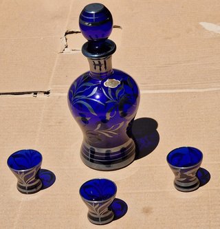 Set bottiglia e 3 bicchieri liquore blu