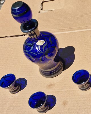 Set bottiglia e 3 bicchieri liquore blu