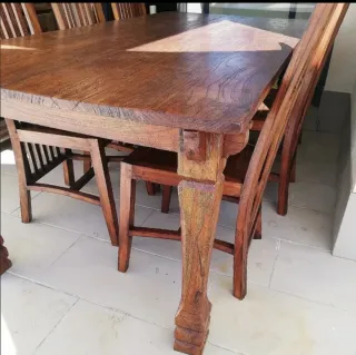 Mesa de madera exótica