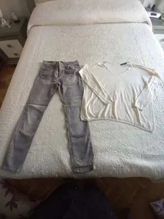 Pantalón gris y suéter blanco Talla M