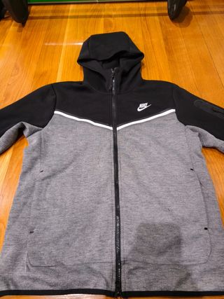 Chaqueta Nike Tech Fleece Negra y Gris