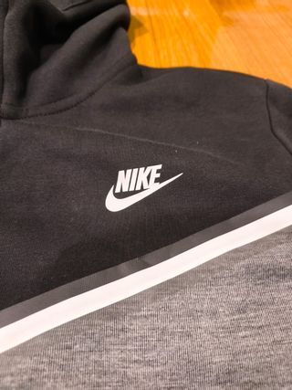 Chaqueta Nike Tech Fleece Negra y Gris