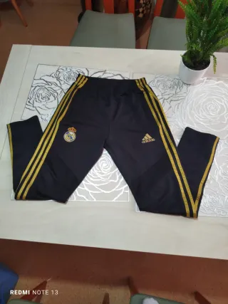 pantalón de chándal del real Madrid