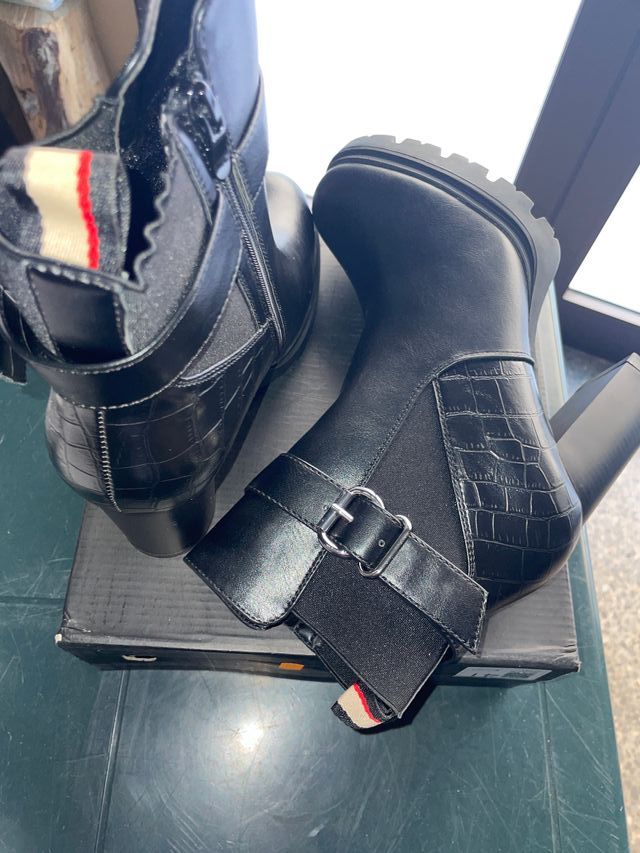 Stivaletto donna in pelle nero