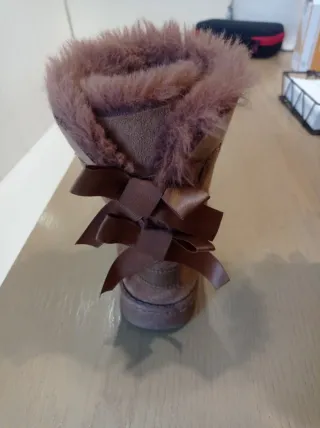 Botas beige con pelo y lazo Talla 30