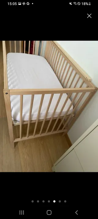 Cuna de bebé de madera