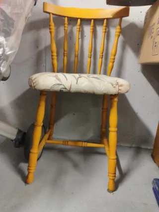 Silla de comedor de madera y tela