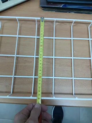 Baldas metálicas blancas.