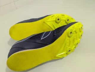 Zapatillas Kalenji Negras y Amarillas (1 uso).