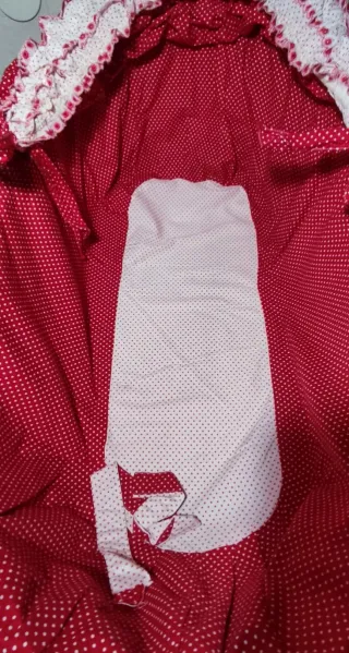 Culla per neonato a pois rossi