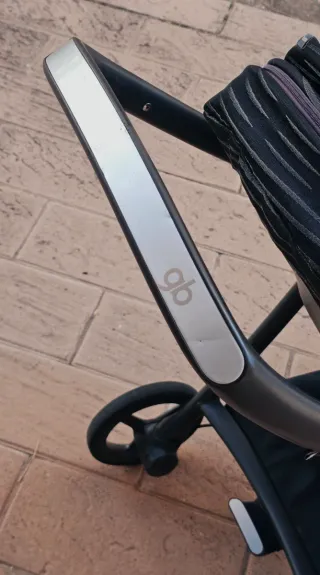 Carrito de bebé negro