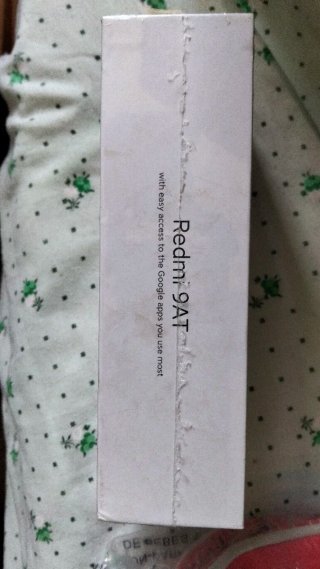 Xiaomi Redmi 9AT en su caja sin abrir