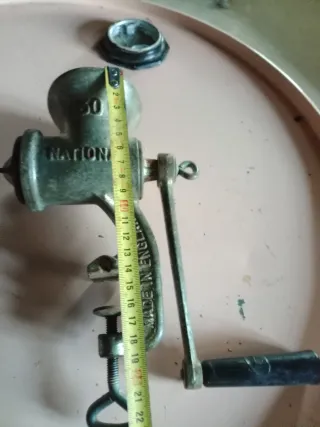 Picadora de carne antiga