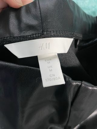 Pantalones H&M efecto piel