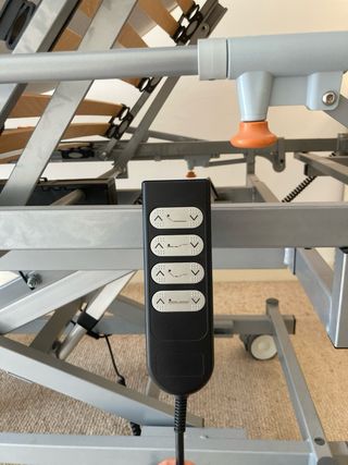 Cama articulada con colchón y carro elevador