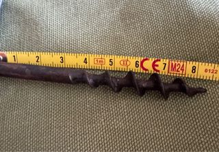 Vecchio cavatappi decorato