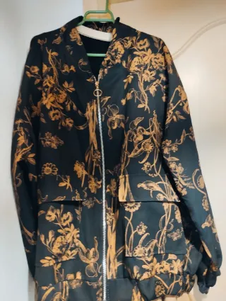 Bomber Jacket Floral Negra y Dorada Tallas 44-54