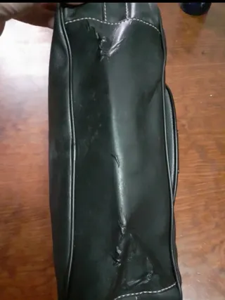 Bolso piel Mandarina Duck negro (con pequeña tara)