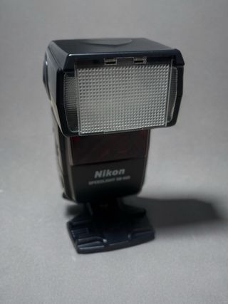 Cámara Nikon D80 con flash SB-600