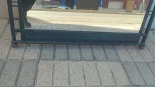 Espejo con marco de madera y detalles