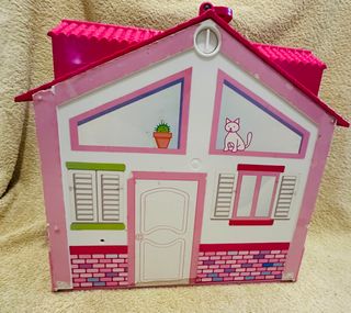 Casa maletín para muñecas