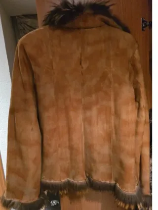 Abrigo de piel marrón